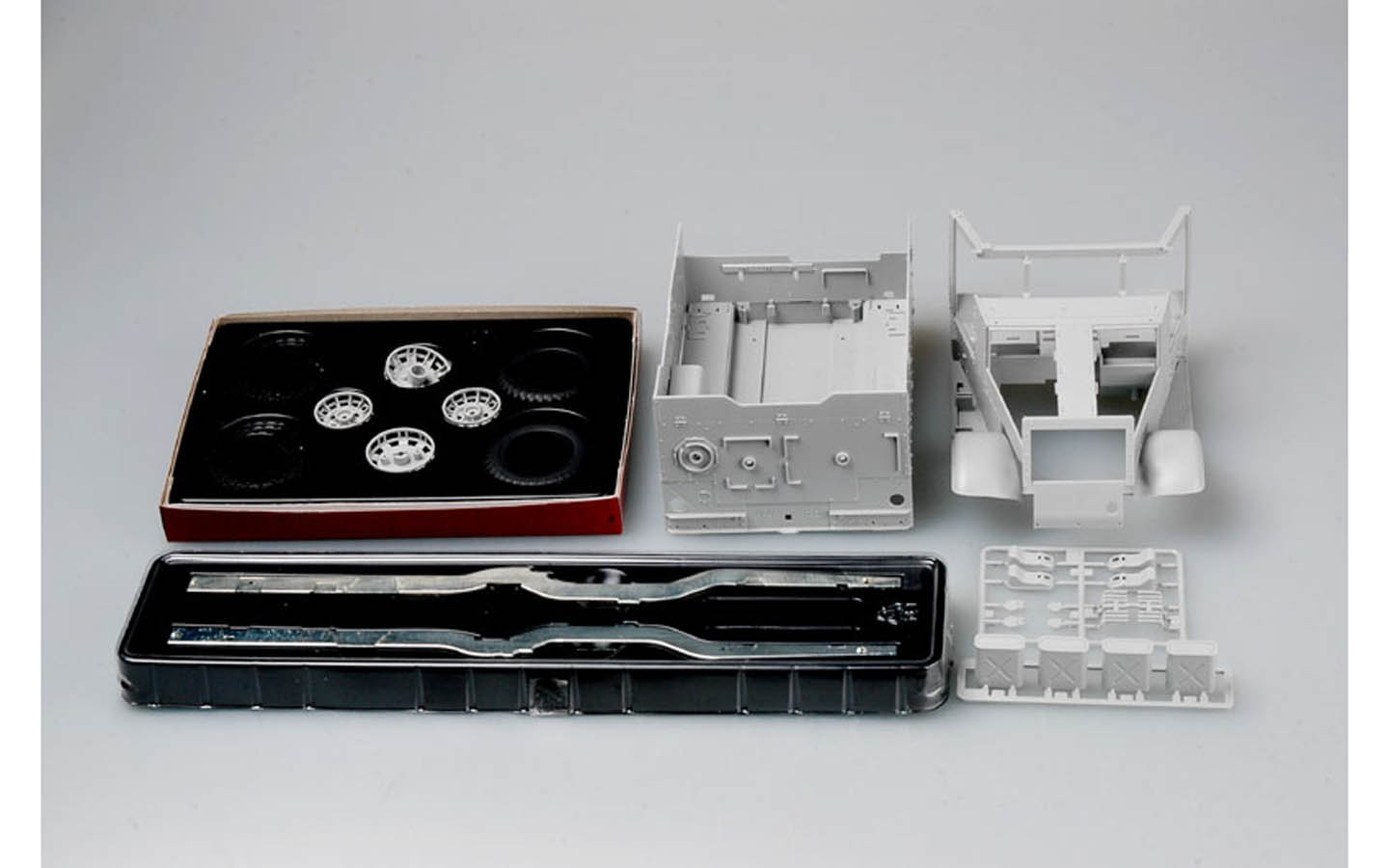 TRUMPETER1/16MULTIPLE-GUN MOTOR GARRIAGE