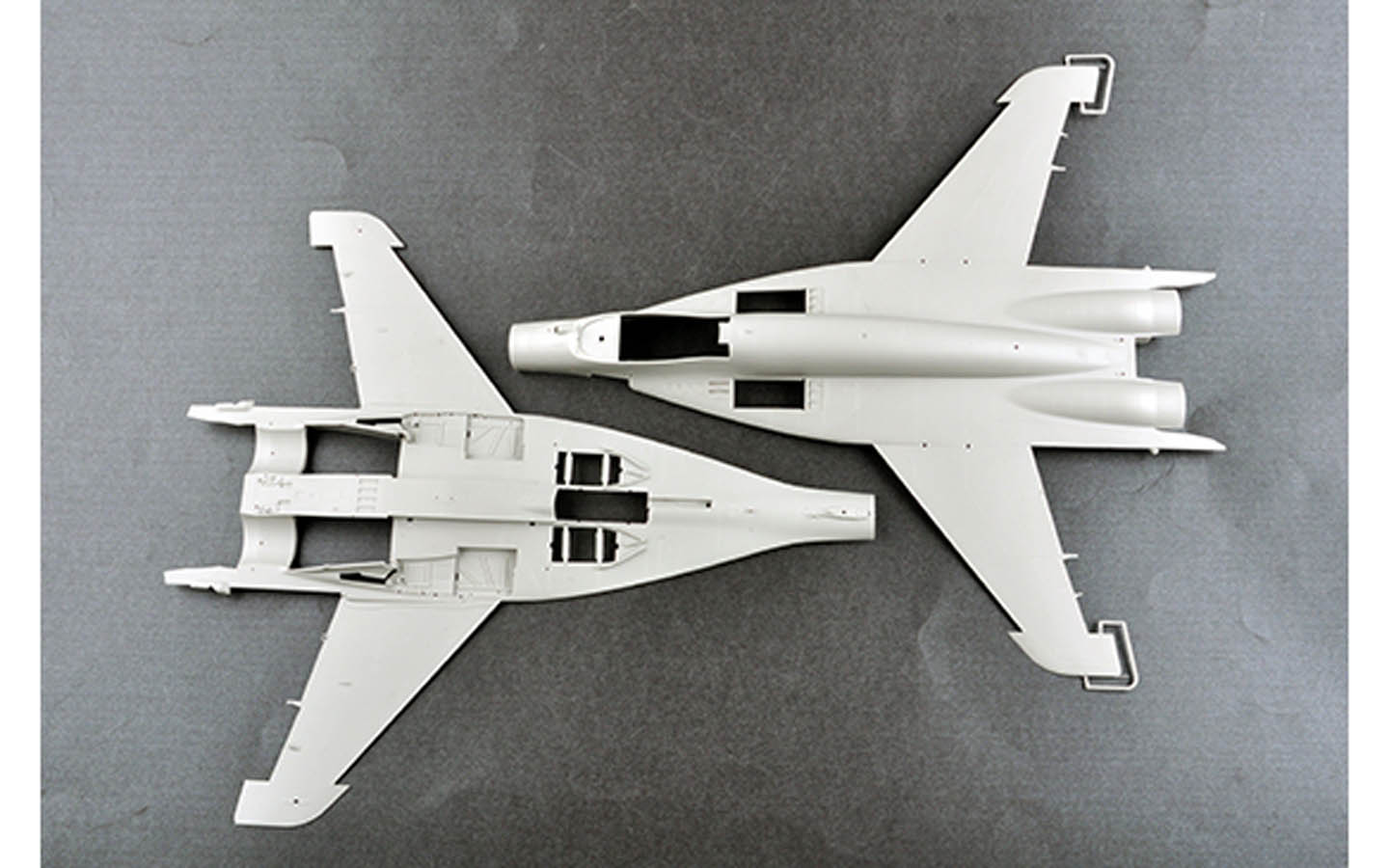 Russian MIG-29UB Fulcrum 1/32スケール 1/32 Trumpeter Russian MiG29UB Fulcrum Fighter - Squadron.com