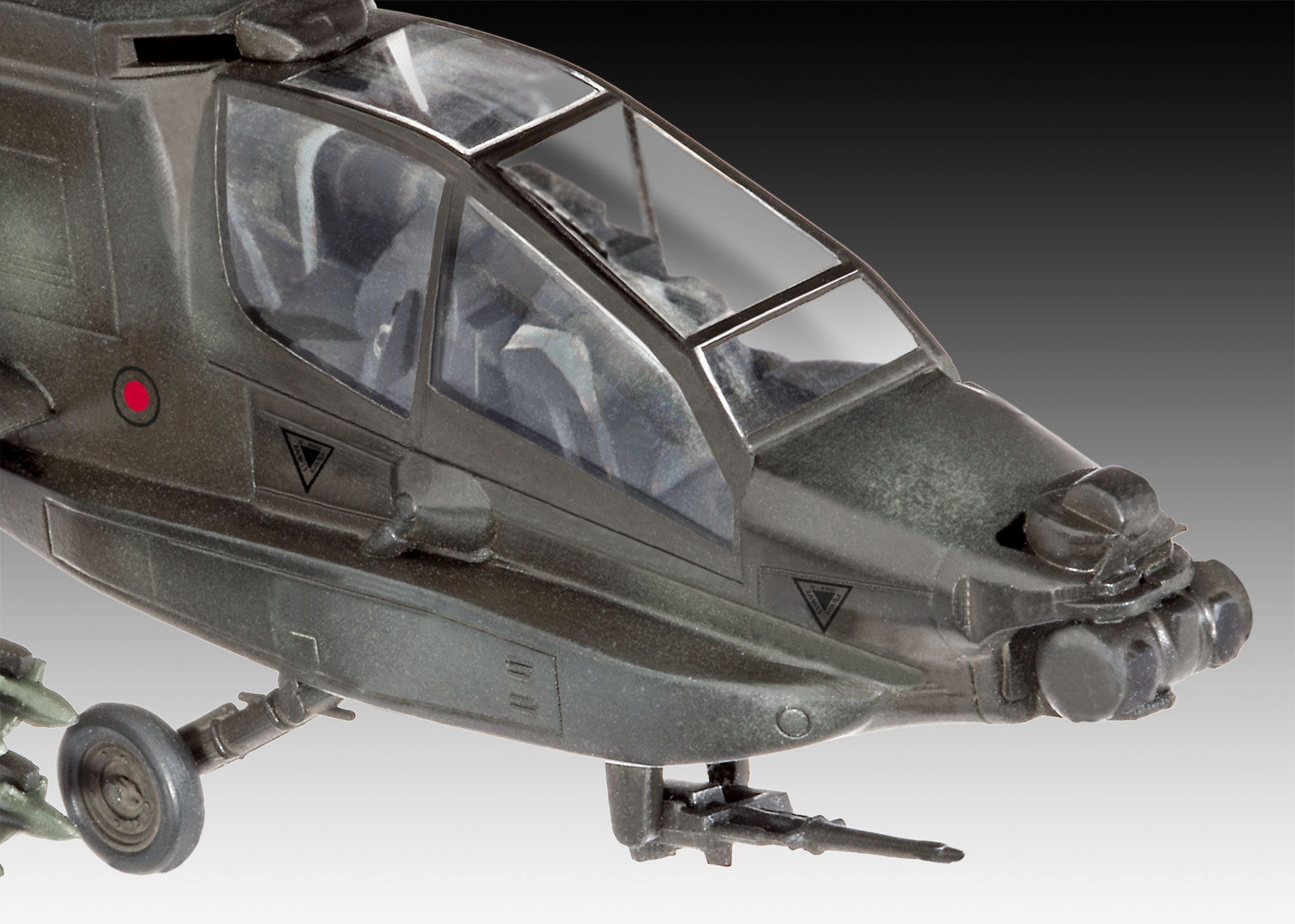 1/32 Revell AH-64 Apache◎ Revell's 1/32 scale AH-64D Apache by Leo Stevenson