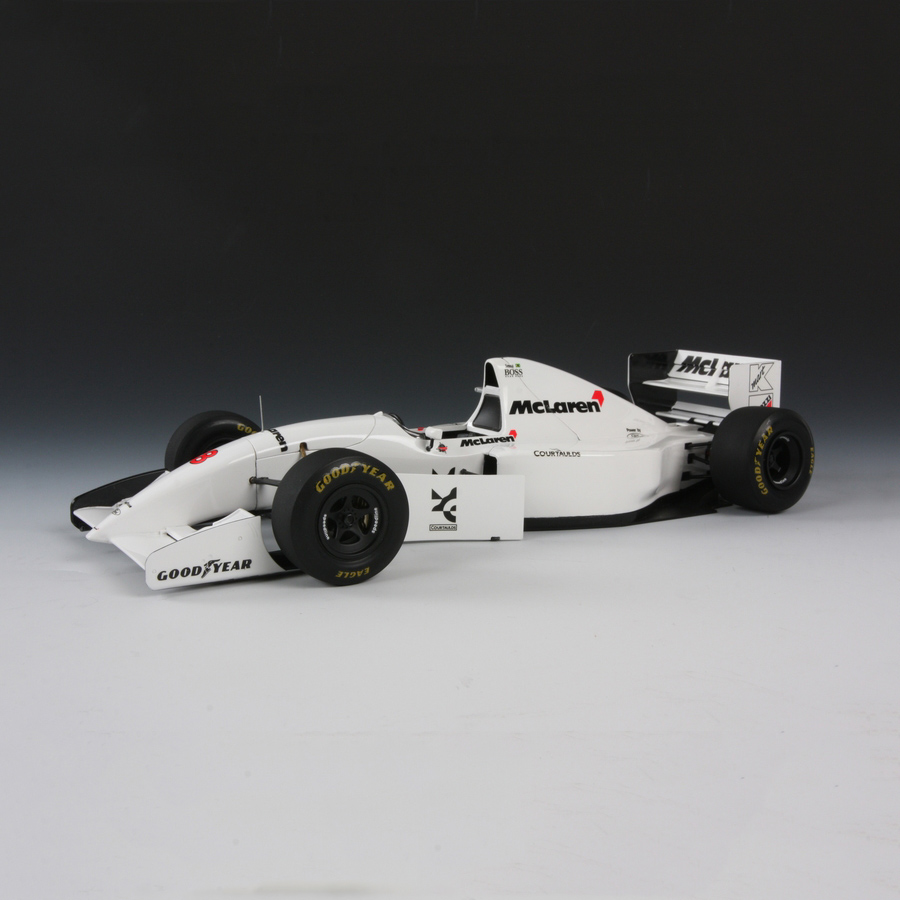 AUTOart McLaren MP4/8 1/18スケールモデル ミニカー hqdefault.jpg