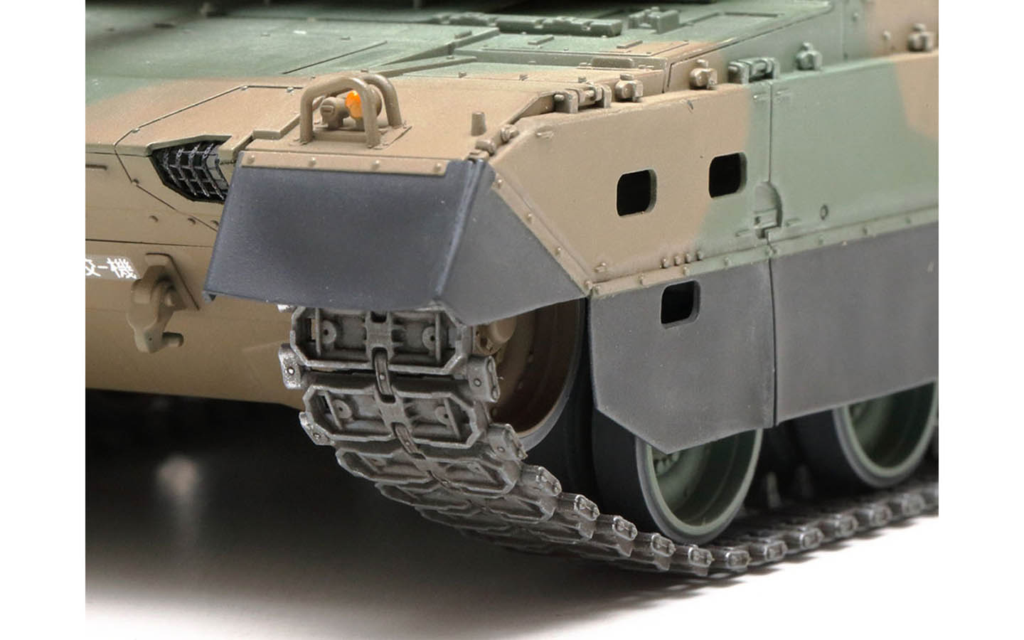 RC JGSDF Type 10 Tank w/Control Unit - Tamiya 48215 | kingshobby.com