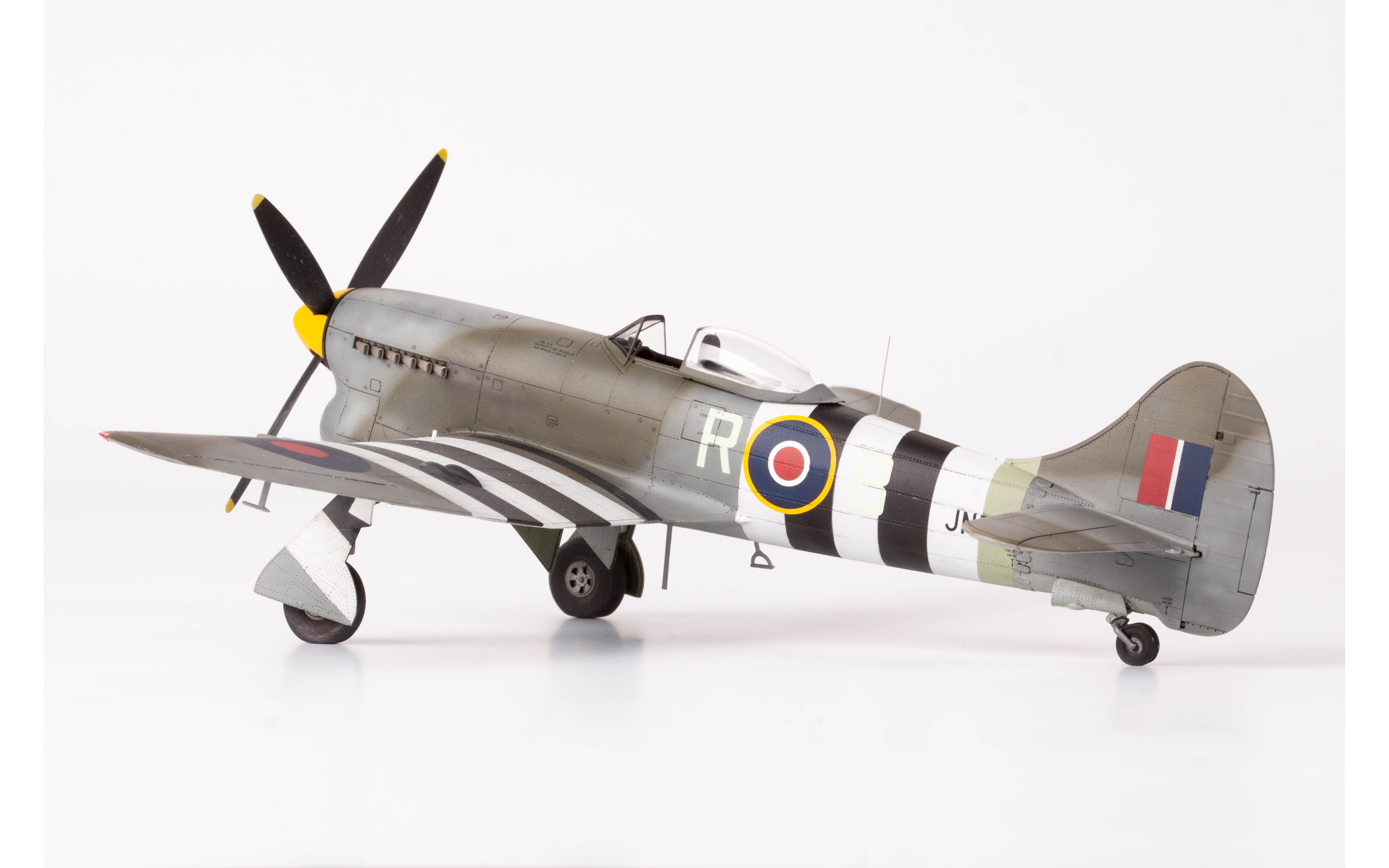 Tempest Mk.V Series 1 - ProfiPACK Edition - Eduard 82121