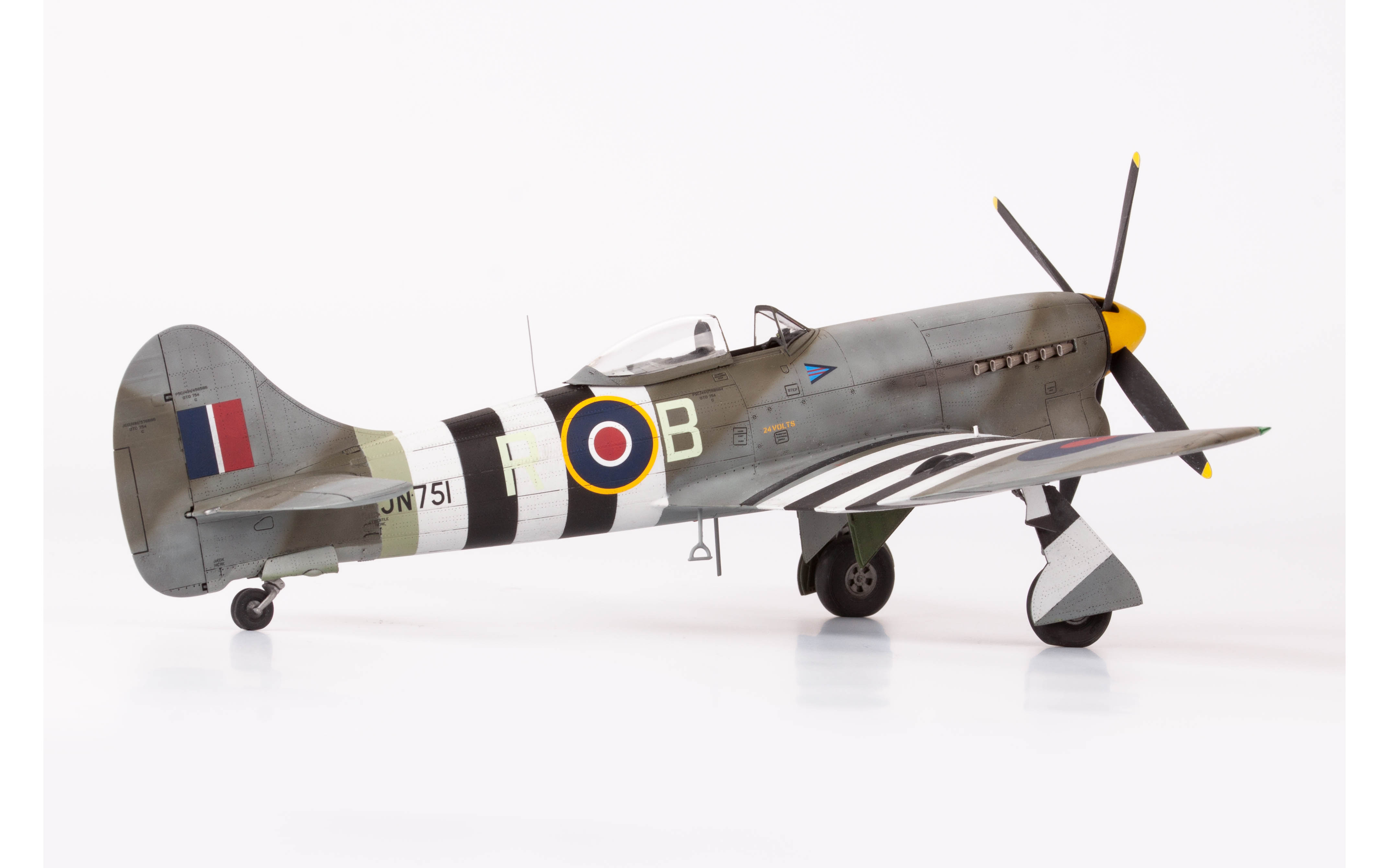 Tempest Mk.V Series 1 - ProfiPACK Edition - Eduard 82121