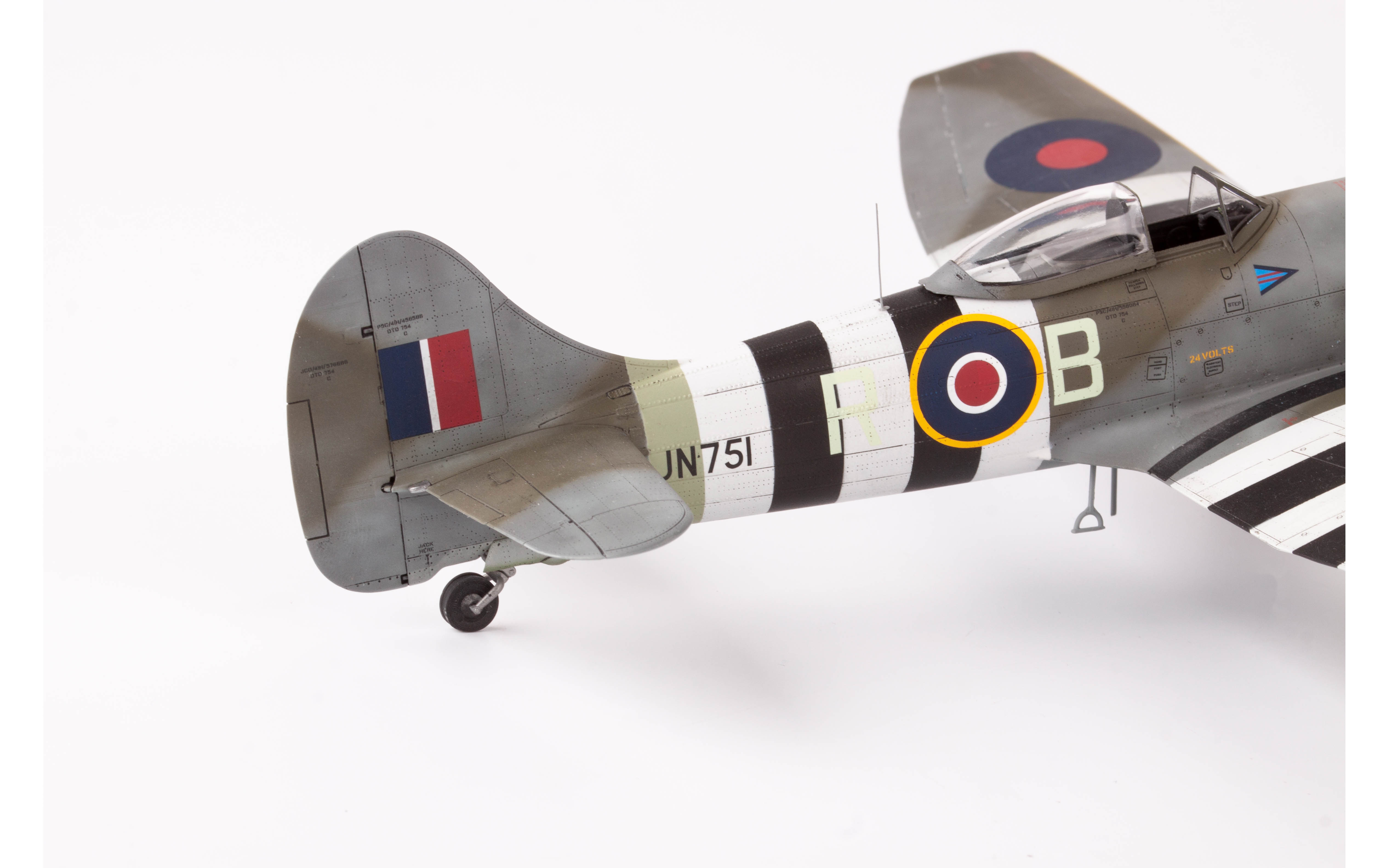 Tempest Mk.V Series 1 - ProfiPACK Edition - Eduard 82121