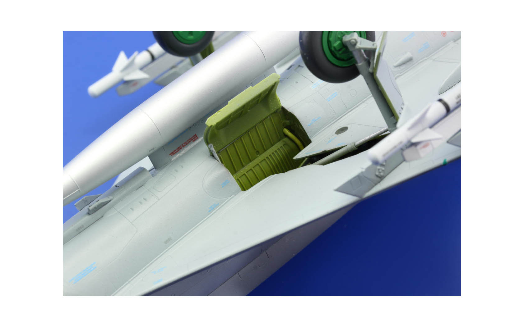 Kit Maquette Plastique Eduard 1/48 MiG-21MF Fishbed J ProfiPACK - Modèle Détaillé - Pour Modélistes