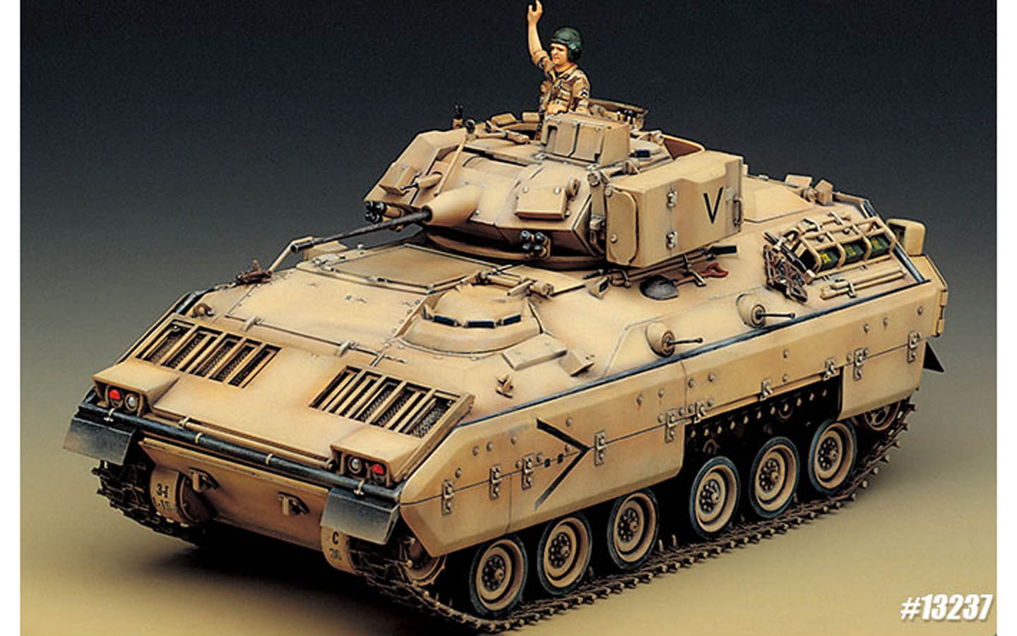 TAMIYA タミヤ アメリカM2 BRADLEY 歩兵戦闘車1/35 132 Amazon | タミヤ 1/35 ミリタリーミニチュアシリーズ No.132