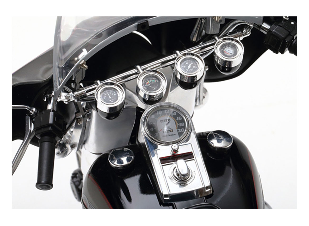 Harley-Davidson FLH Classic 1/16スケール Harley Davidson Flh Classic Black / Tamiya USA