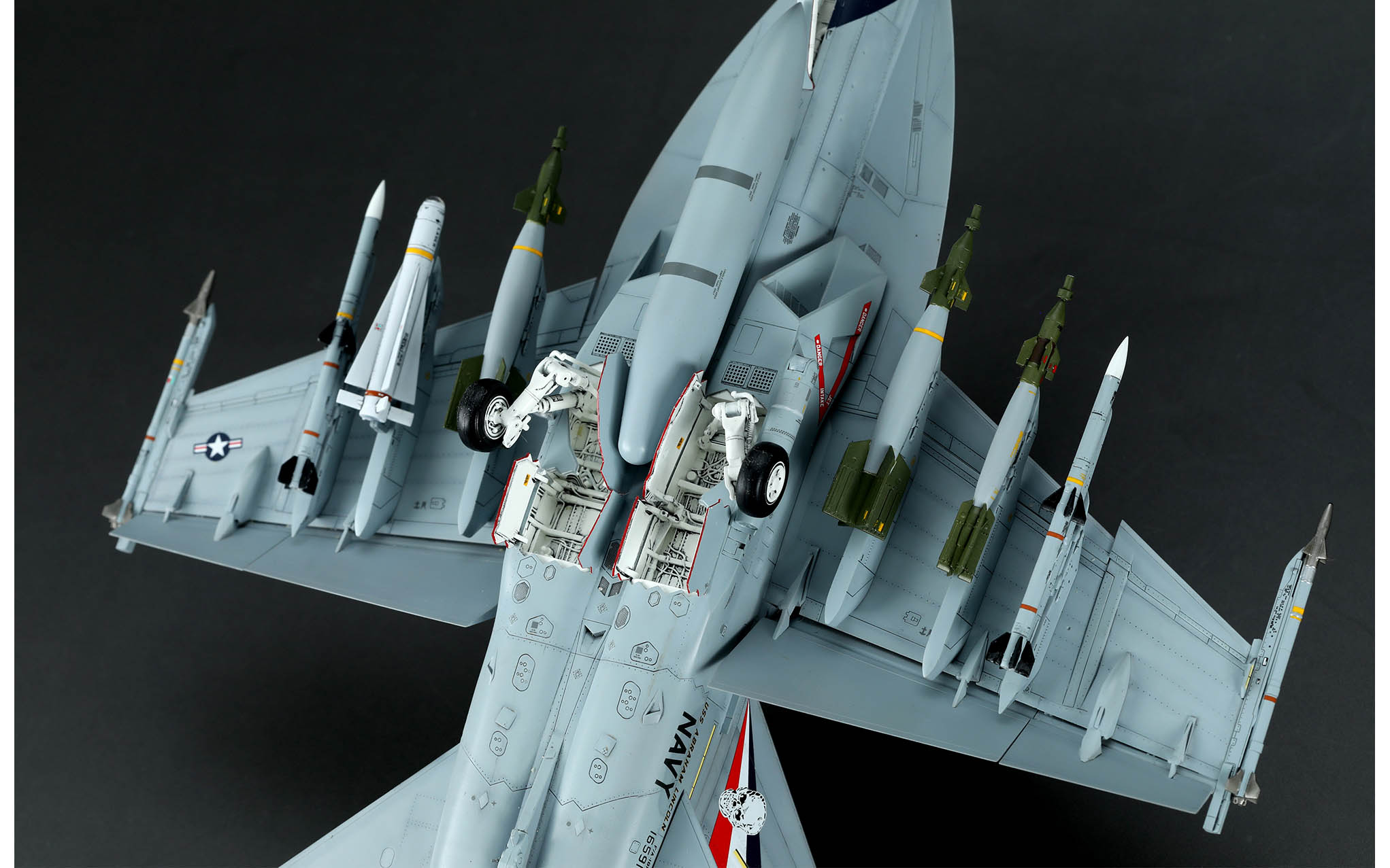 Boeing F/A-18F Super Hornet Bounty Hunters - Meng LS-016