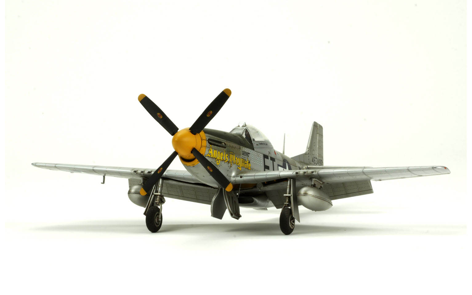 North American P-51D Mustang, Yellow Nose - Meng LS-009