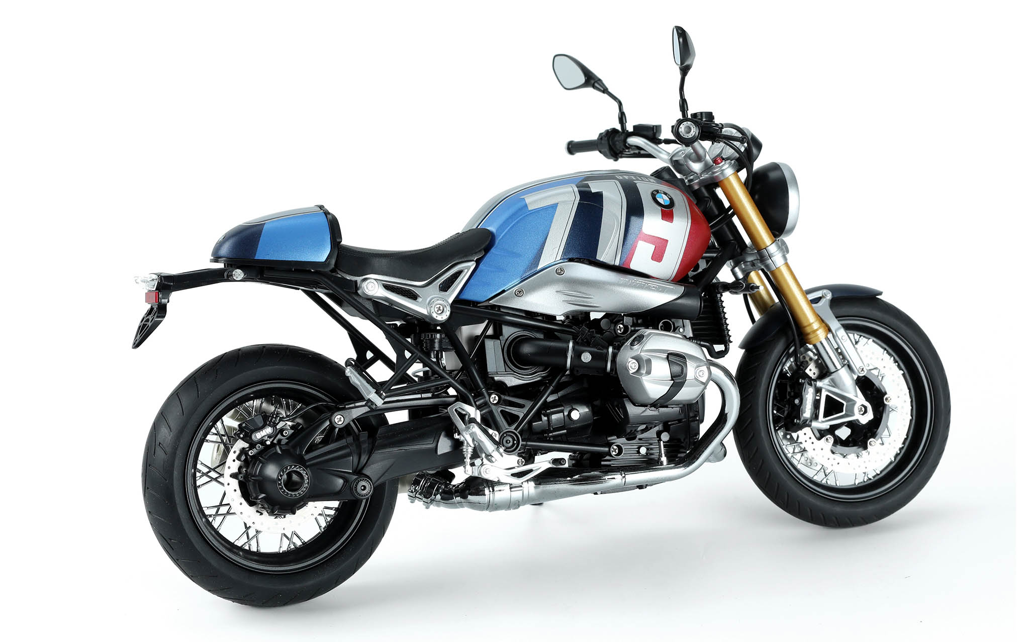 BMW R nineT, Option 719 Mars Red/ Cosmic Blue, Pre-colored