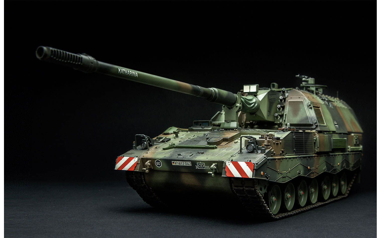 Panzerhaubitze 2000 German Self-Propelled Howitzer - Meng TS-012