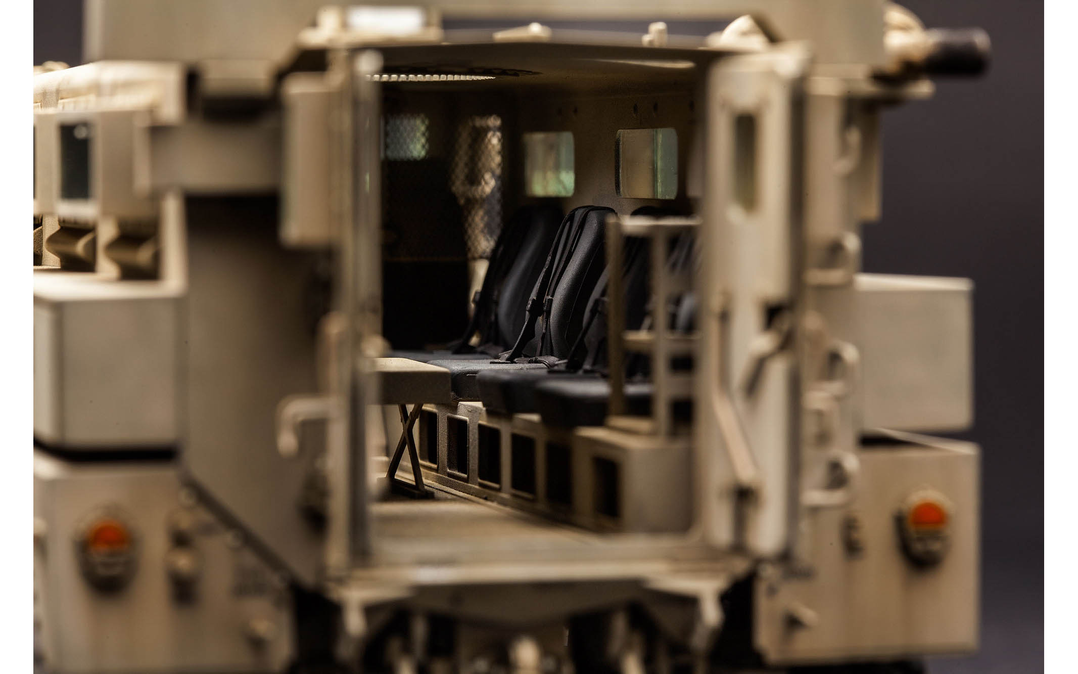 モンモデル1/35 MARP-6×6クーガー U.S. Cougar 6x6 MRAP Vehicle - Meng SS-005 | kingshobby.com