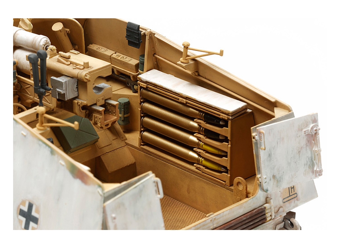 Nashorn Heavy Tank Destroyer - Tamiya 35335 | kingshobby.com