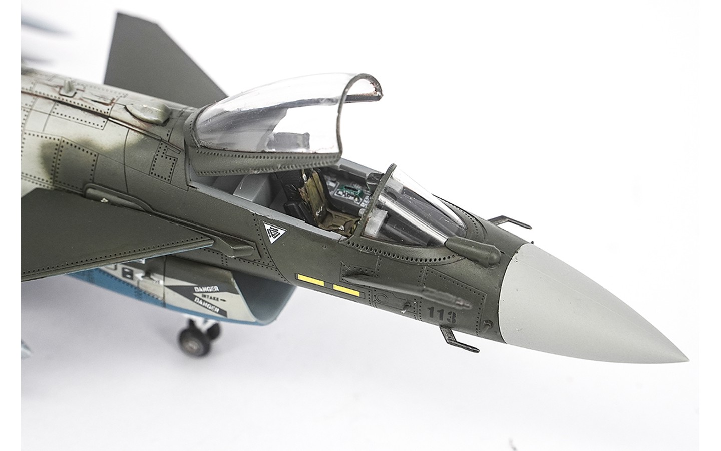 PAF J-10CE Multi-Role Fighter & IAF Rafale 2 in 1 - Trumpeter