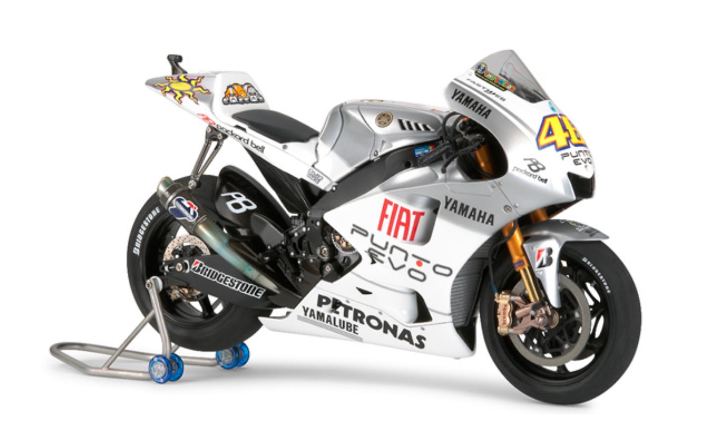 TAMIYA 1/12 YAMAHA YZR-M1 '09 プラモデル Amazon | タミヤ 1/12 オートバイシリーズ No.117 ヤマハ YZR-M1