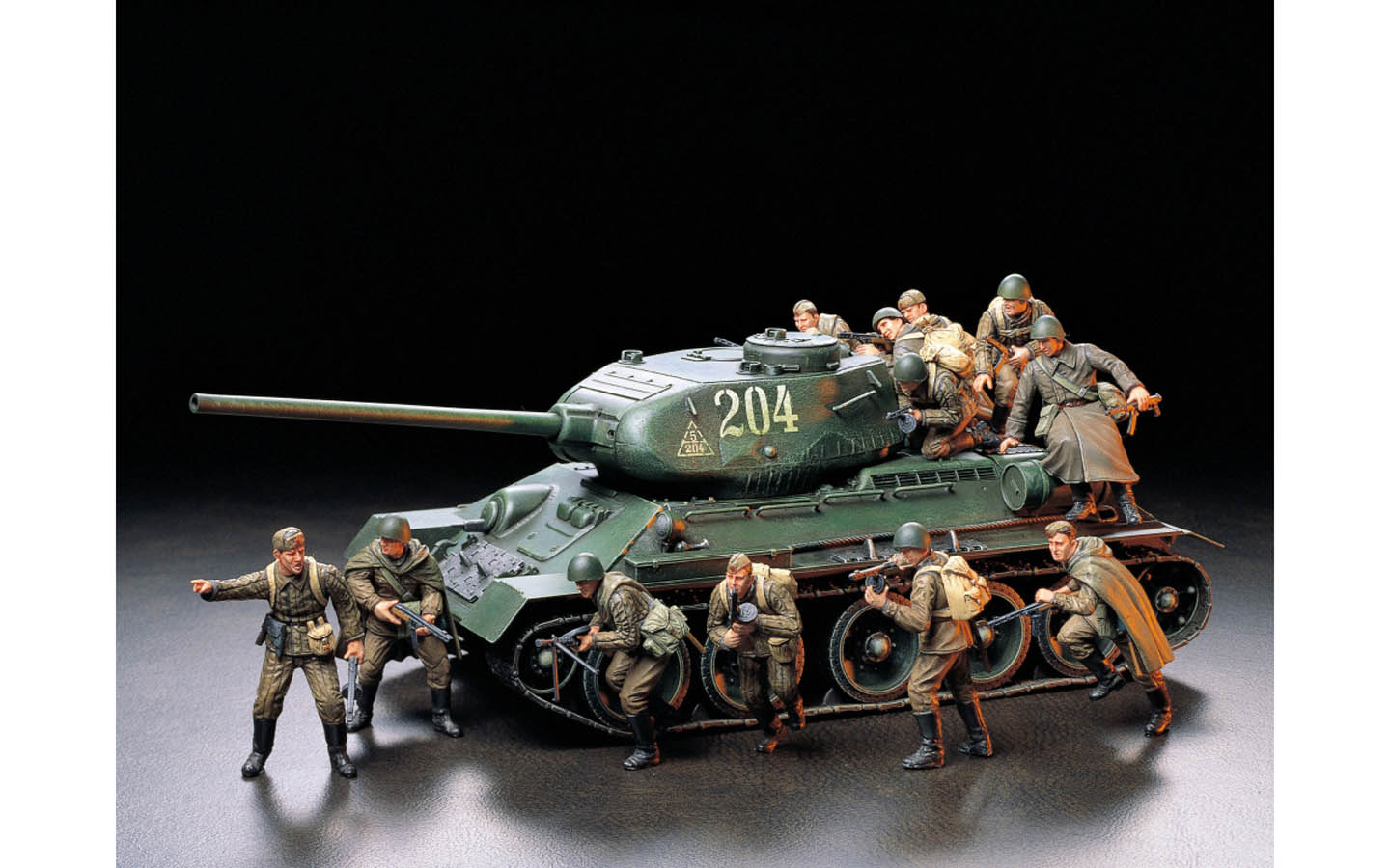 Russian T34/85 Med Tank Kit - Tamiya 35138 | kingshobby.com