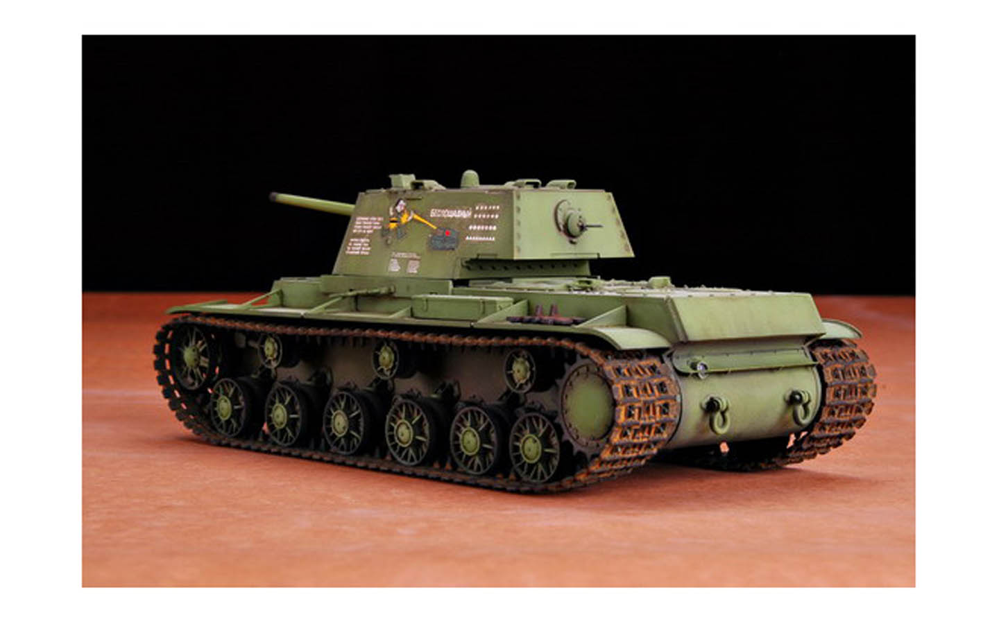 Trumpeter KV-1 Modellbausatz 1/35 - Russischer Panzer Aus Dem 2. Weltkrieg