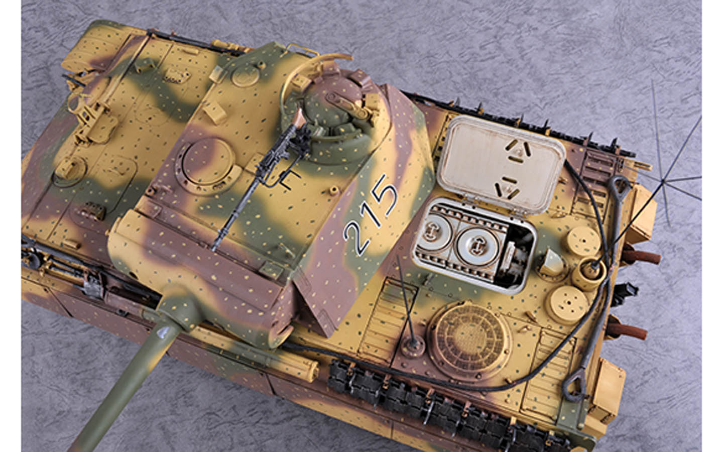 Panther-G Sd.Kfz.171 1/24モデルキット 1972 Bandai 1/24 Panzerkampfwagen Panther-G - YouTube