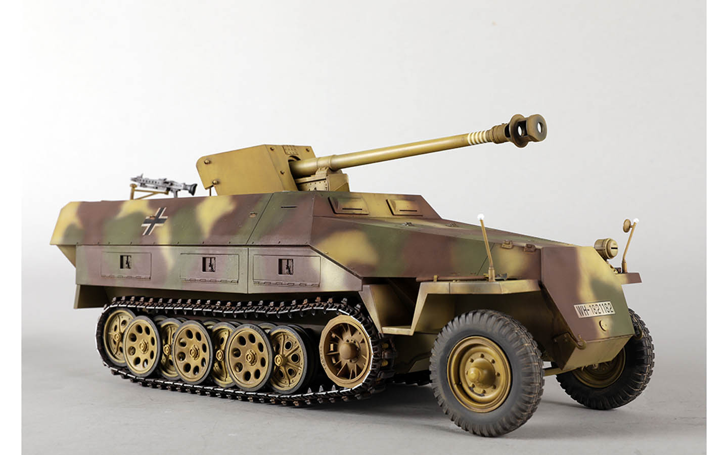 Sd.Kfz. 251/22 Ausf. D - Trumpeter 00943 | kingshobby.com