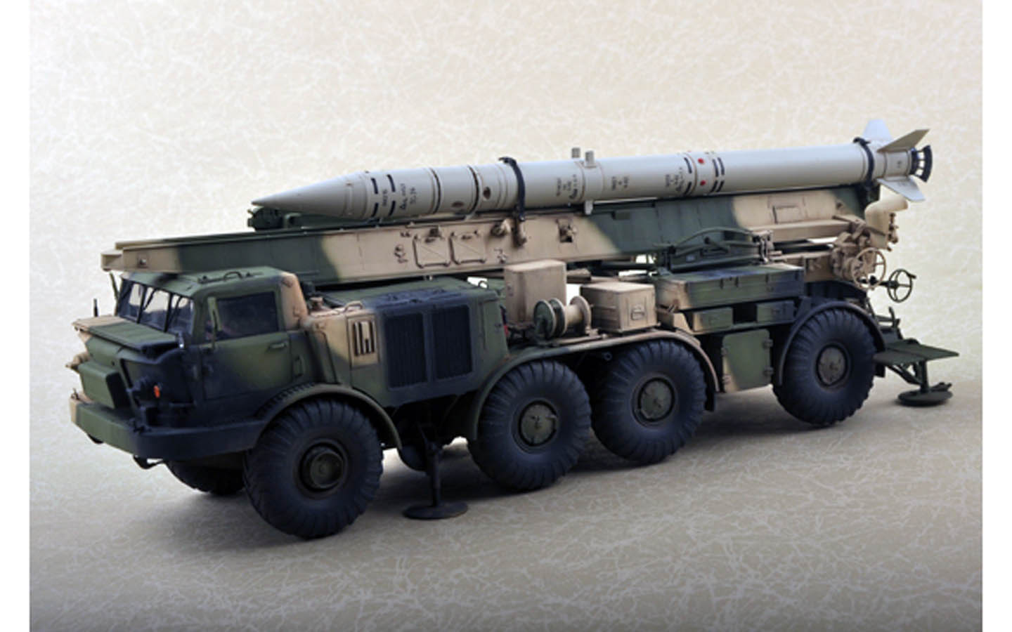 トランペッター 1/35 ソビエト軍 9K52/ルーナM 短距離弾道ロケットシステム プラモデル 01025 2zzhgl6 Amazon | トランペッター 1/35 ソビエト軍 9K52/ルーナM 短距離