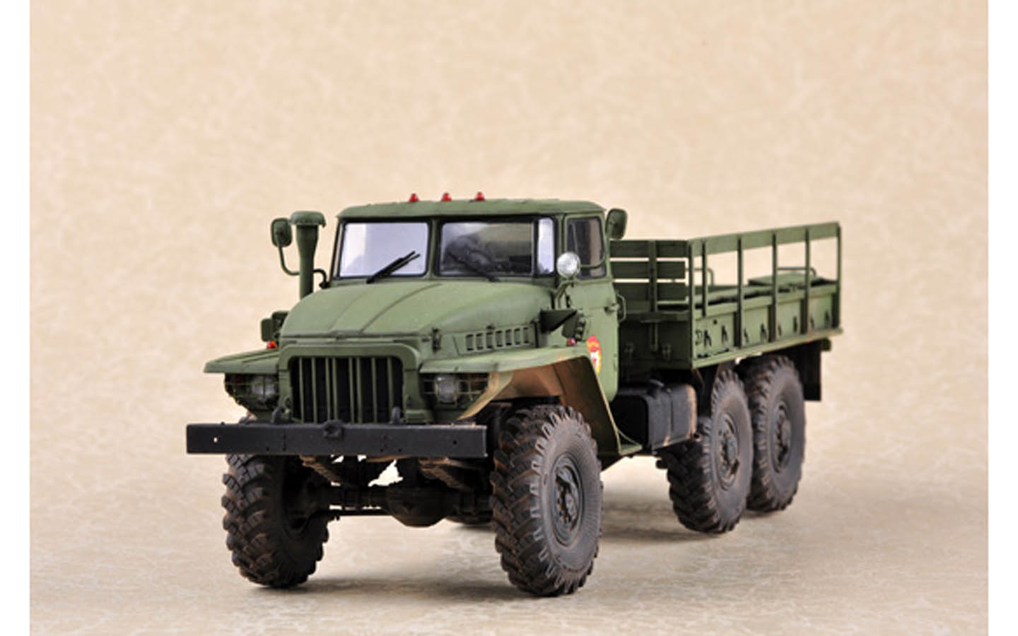 Russian URAL-375D Truck - Trumpeter 01027 | kingshobby.com