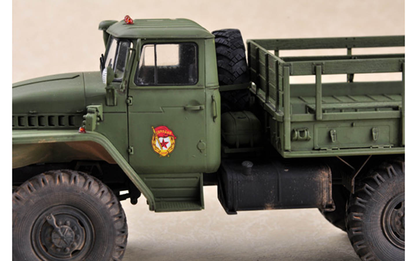 Russian URAL-375D Truck - Trumpeter 01027 | kingshobby.com