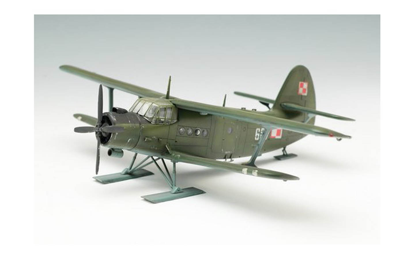 Antonov An-2 Colt on Skis Trumpeter 01607 - Main Image