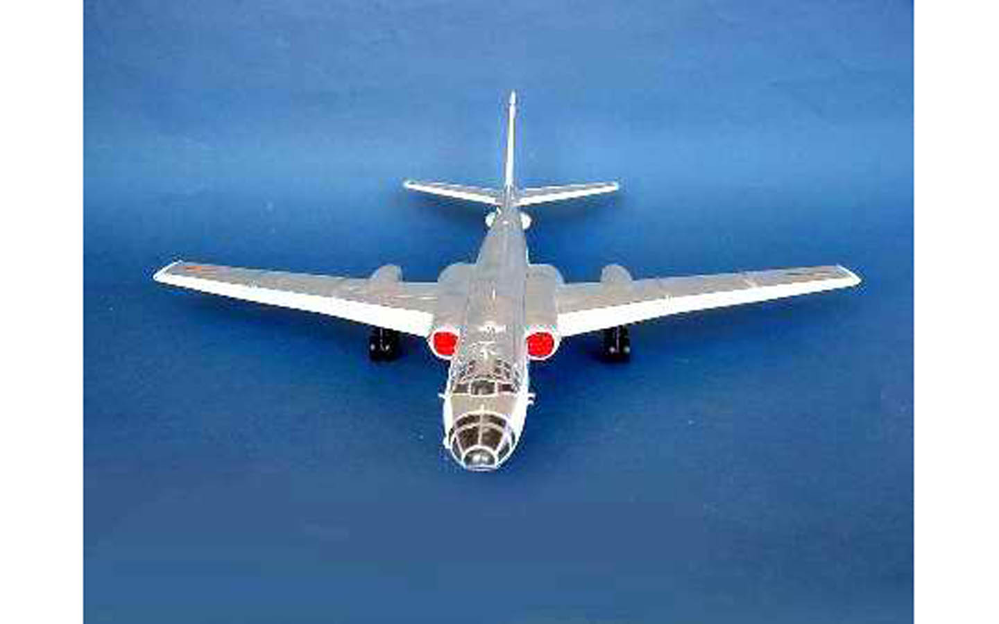 未組立 トランペッター 1/72 Tu-16K-26 バージャーG H-6 未組立 トランペッター 1/72 Tu-16K-26 バージャーG H-6 Tupolev