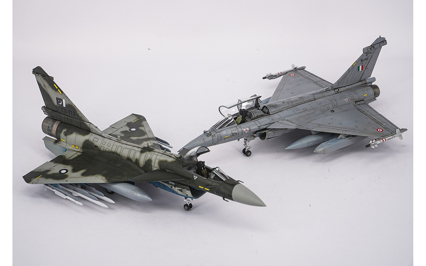 PAF J-10CE Multi Role Fighter & IAF Rafale - Trumpeter 01690