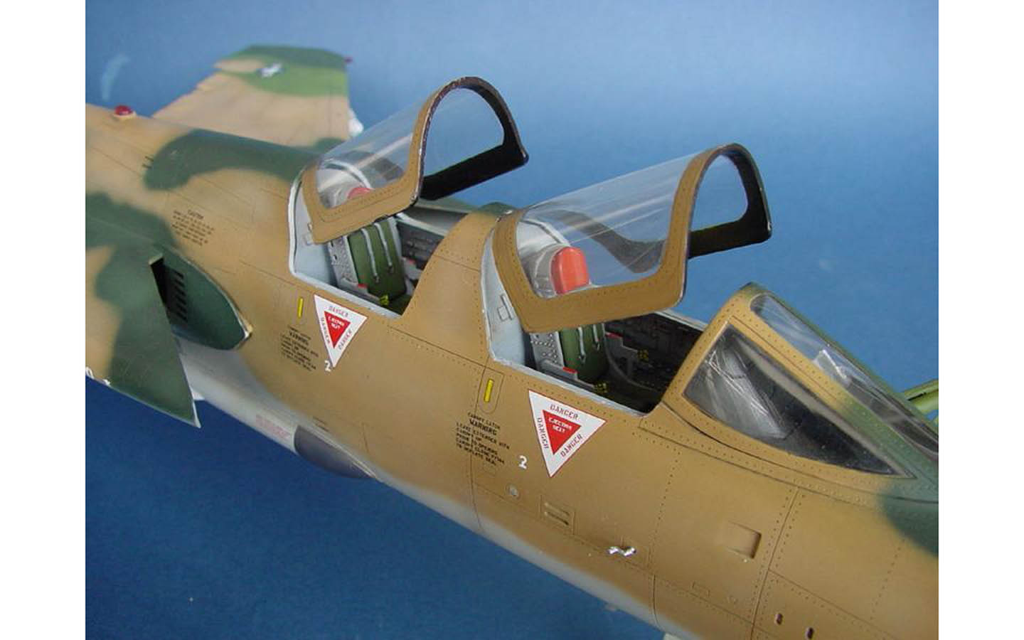 Republic F-105G Wild Weasel - Trumpeter 02202 | kingshobby.com