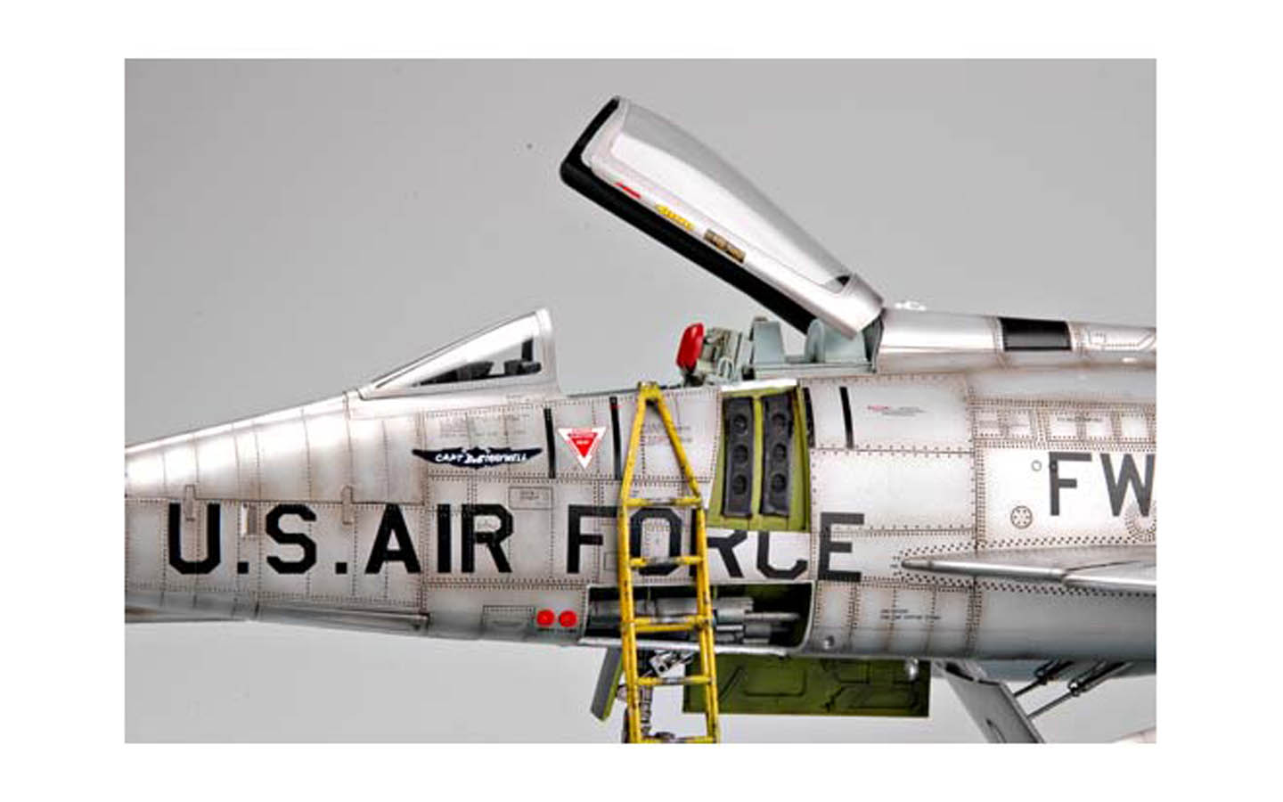 1/32 トランペッター　サンダーバーズ　F100D 1/32 エアクラフトシリーズ アメリカ空軍 F-100D スーパー