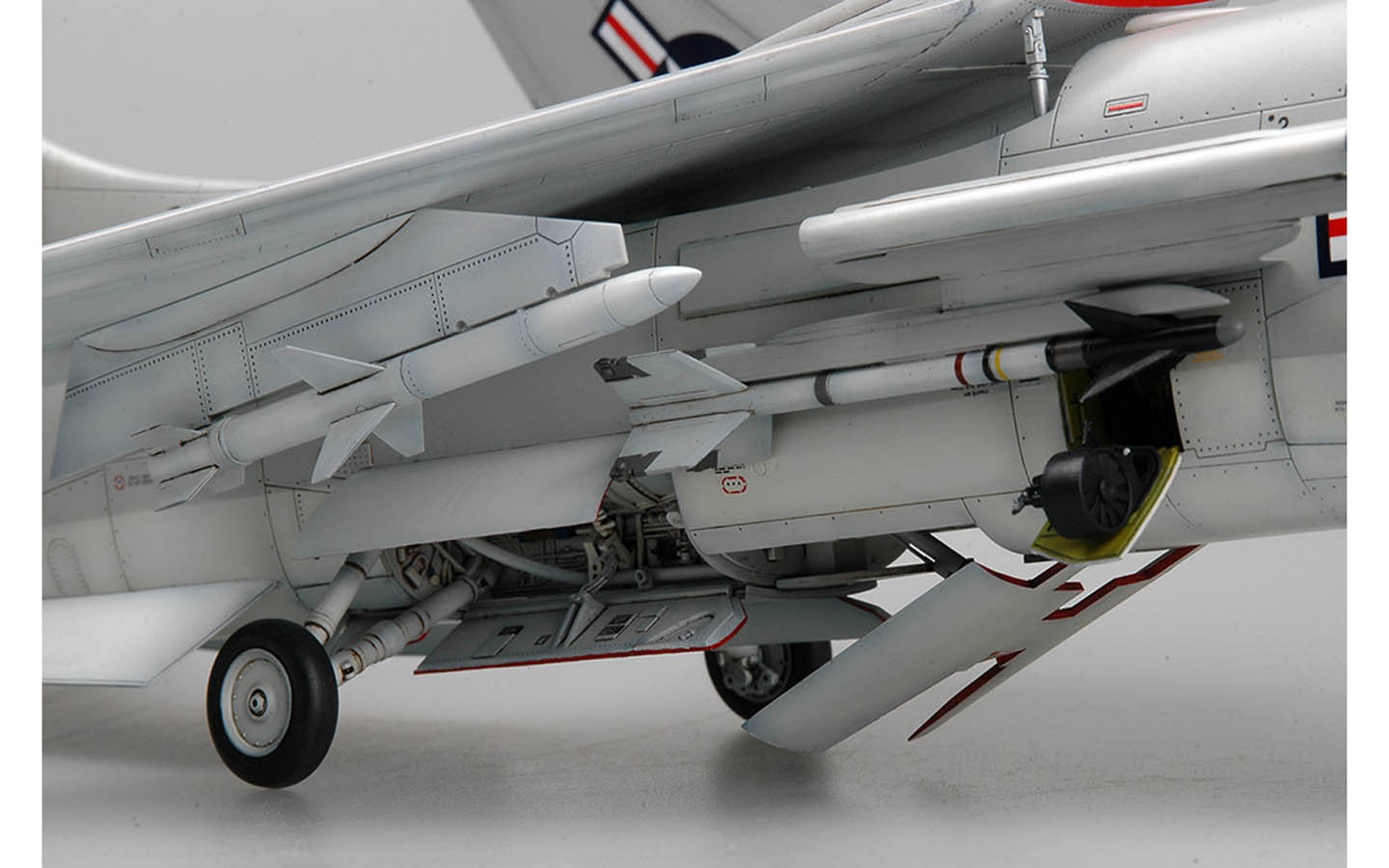 F-8J Crusader - Trumpeter 02273 | kingshobby.com