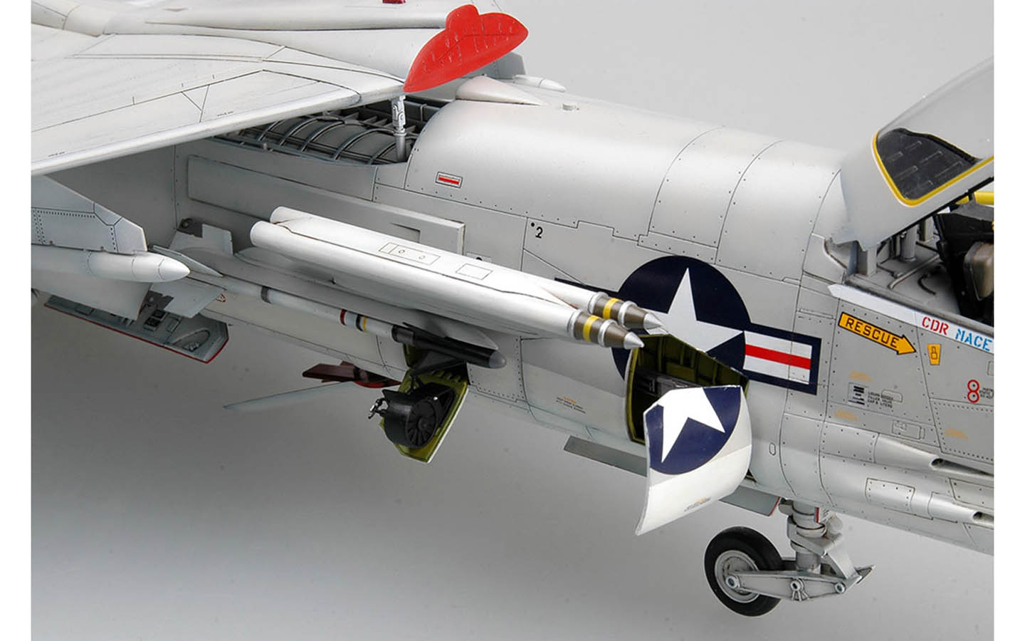 F-8J Crusader - Trumpeter 02273 | kingshobby.com