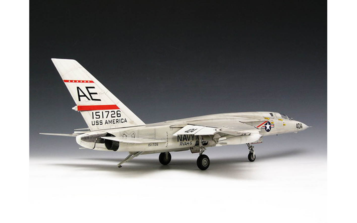 1:48 RA-5C Vigilante プラモデル 41B9fjgTTVL._UF350,350_QL80_.jpg