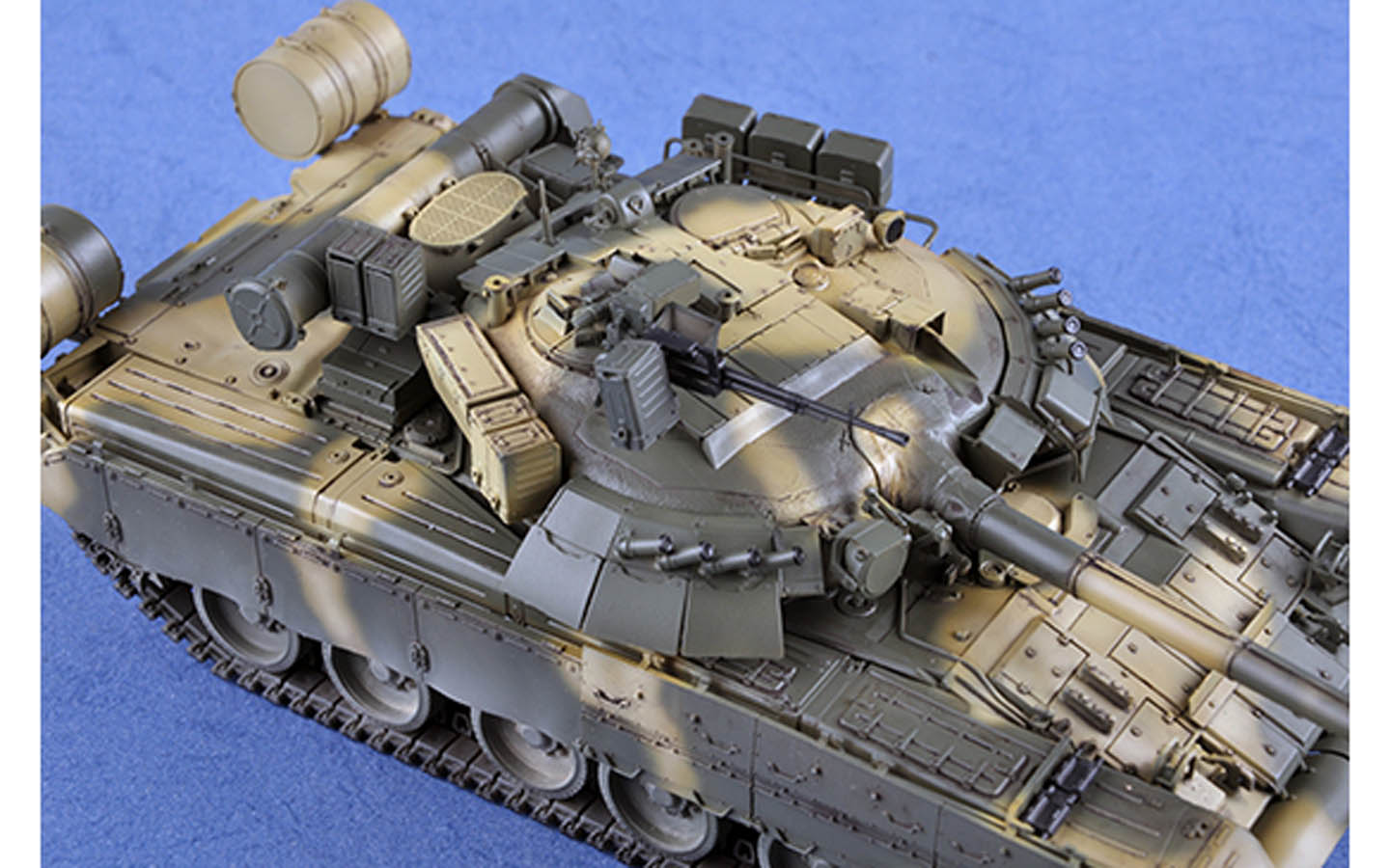 trumpeter Russian T-80BV MBT 1/35 キット Amazon.com: Trumpeter Russian T-80 BV MBT : Arts, Crafts