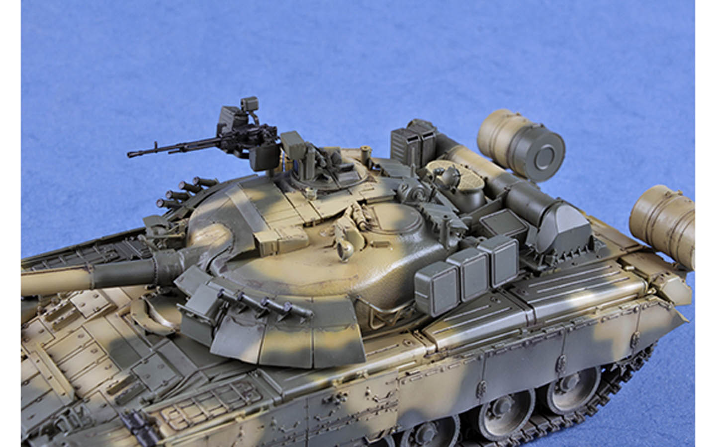 trumpeter Russian T-80BV MBT 1/35 キット Amazon.com: Trumpeter Russian T-80 BV MBT : Arts, Crafts