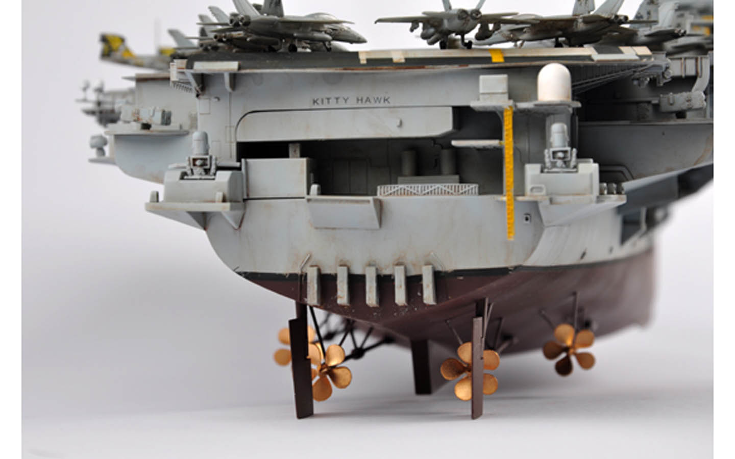 けいおん! USS Kitty Hawk (CV-63) 1/700（USS Kitty Hawk CV-63