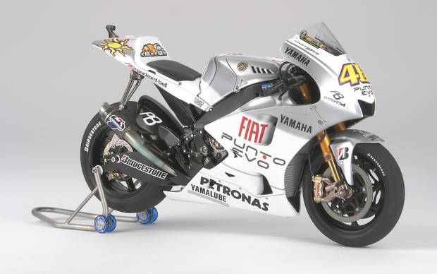 オートバイ・バイク YAMAHA YZR-M1.09 プラモ日記 » ヤマハ・YZR-M1'09 フィアット・ヤマハ・チーム Op