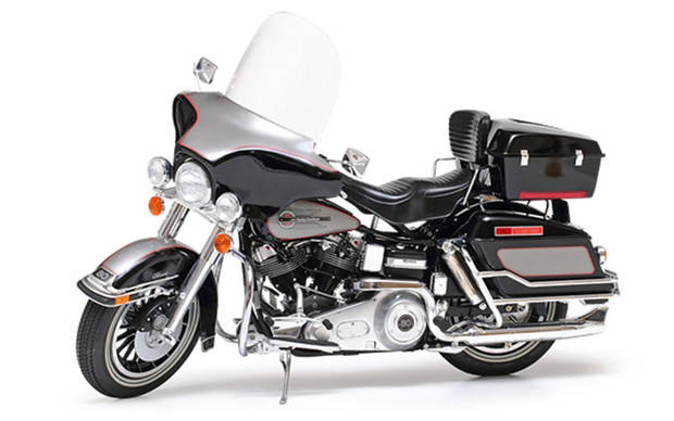 Harley Davidson FLH Classic - Black - Tamiya 16037 | kingshobby.com