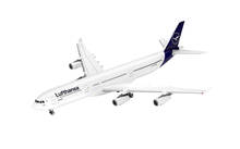 Revell Boeing 747-8 Lufthansa New utasszálító repülőgép műanyag modell Revell Boeing 747-8 Lufthansa New utasszálító repülőgép műanyag modell